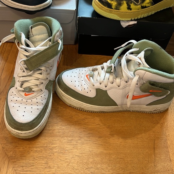 3 pair of size 8 Nike Sneakers - Picture 2 of 4